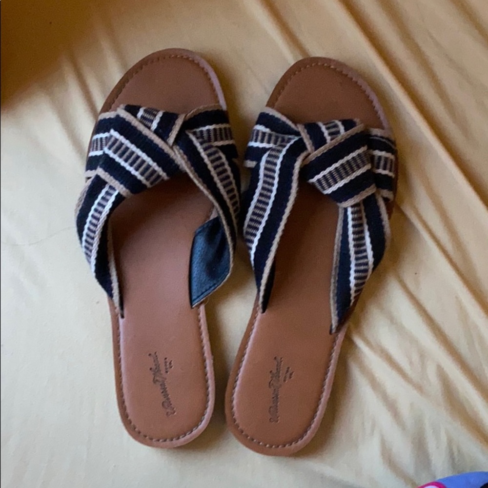 Universal Thread size 9 1/2 sandals